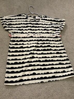 STAIN Hanna Anderson Black & White Scallop Stripe Dress 120, 6-7yo